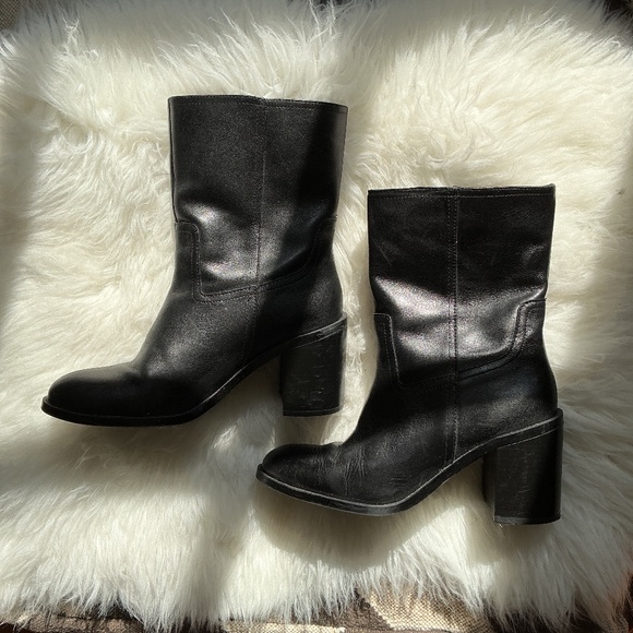 Leather. Zara boots - Picture 1 of 3